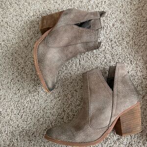 Not Rated Snakeskin Booties size 7.5 Gray Ankle Boots
